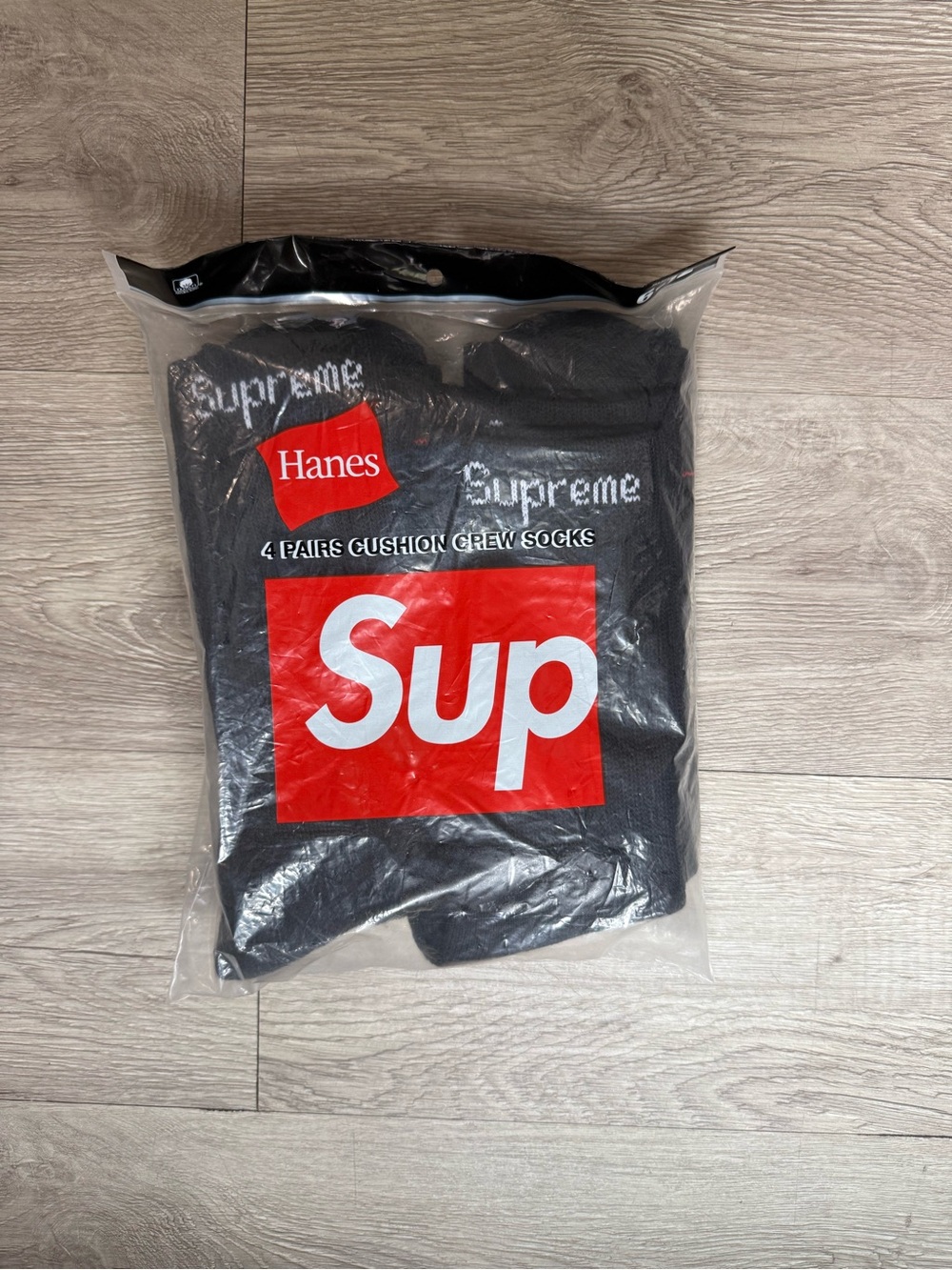 Supreme x Hanes 4-Pack Cushion Crew Socks Black Size 6-12
